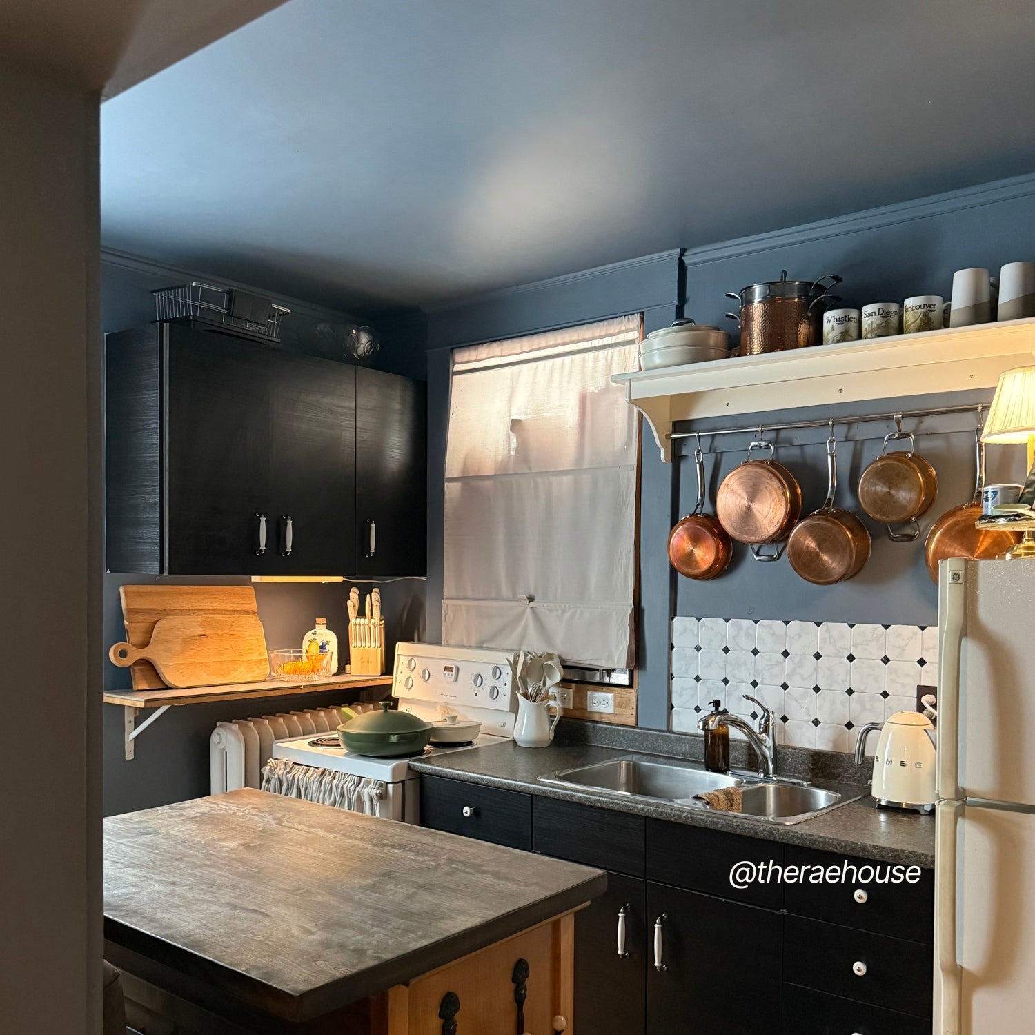 Peinture intérieure Blu Paint couleur Dreamy, mur de cuisine gris bleuté